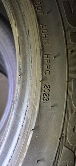 Prodam zimní pneu 235 / 55 R 18 - 4