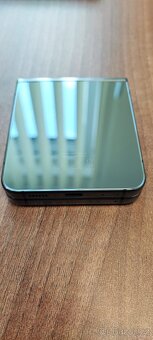 Samsung Galaxy Z Flip5 8GB/512GB + galaxy watch 7 - 4