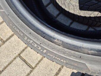 148. 2 kusy zimních pneumatik Hankook 245/40/19 - 4