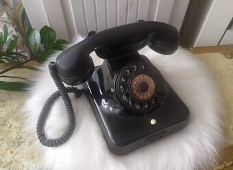 Starý bakelitový telefon - 4
