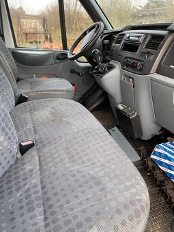 Prodám nákladní automobil skříňový s chladící vestavbou - 4