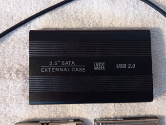 PC - Sata rámeček 2.0 pro HDD 2,5 disky + redukce na USB 2.0 - 4