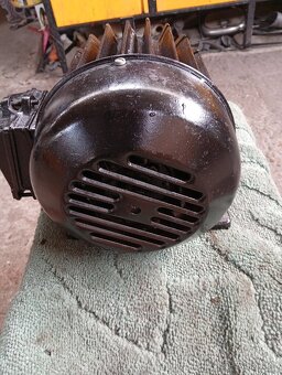 Elektromotor patkový 380/220 - 4