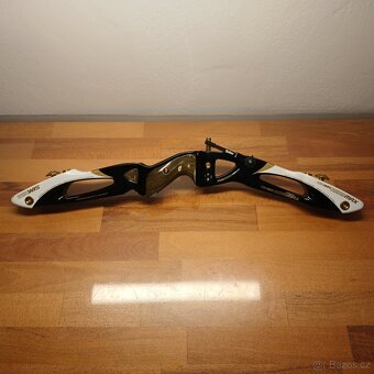 Střed ramene luku. - 4