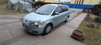 Toyota Avensis Verso - 4