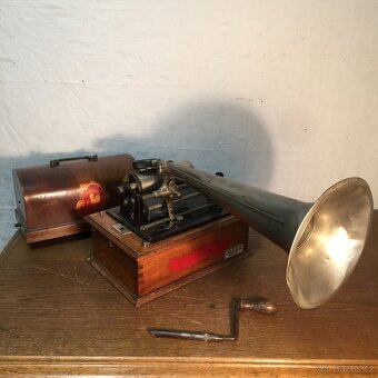 gramofon s troubo na kliku - fonograf 1900 - 4
