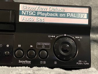 S-VHS-ET videorekordér JVC HR-S6953 s video stabilizátorem - 4