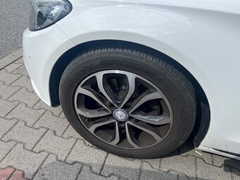 Mercedes-Benz - 4