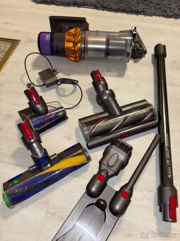 Dyson V15 Detect Absolute - 4