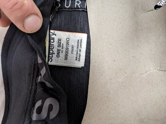 Nová kšiltovka Superdry - 4