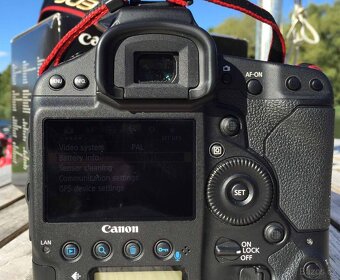 Canon EOS-1DX + 50mm 1.8 II - 4