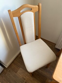 Rozkládací jídelní stůl a dvě židle - 4