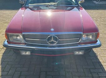 Mercedes-Benz 500 SL z roku 1985 - 4
