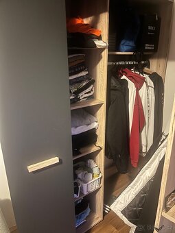 Šatní skříň + postel zdarma - 4