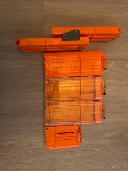 2 postole nerf a 5 zásobníků - 4