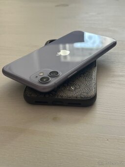 iPhone 11 128 GB, nová baterie, iOS 26.3. - 4