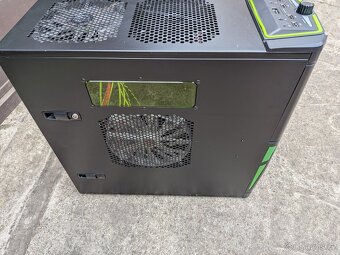 Ikonická PC skříň Thermaltake Element V NVIDIA Edition - 4