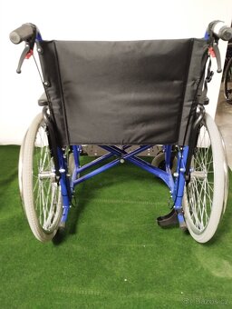 Skládací mechanický invalidní vozík XXXL, 65cm - 4