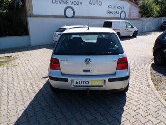 Volkswagen Golf 1,6 i KLIMA,TAŽNÉ ZAŘ. - 4