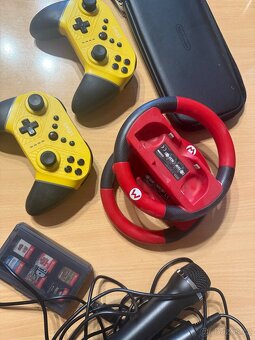 Nintendo switch + příslušenství. Xbox series S - 4