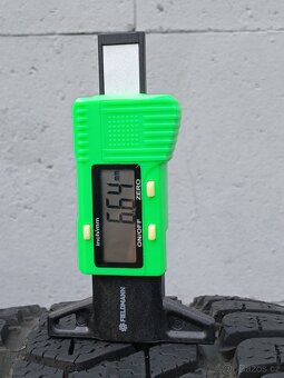 2ks zimní pneu Pirelli 225/40/19 vzorek  6,5mm - 4