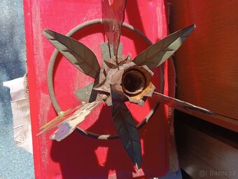 Prodám starý kovový stojan na vánoční stromeček - 4