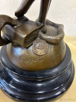 Bronzová socha Spravedlivosti - 4