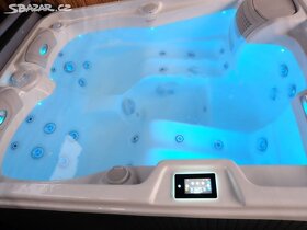 USA Balboa vířivka pro 3 osoby- WIFI-Stereo - 4