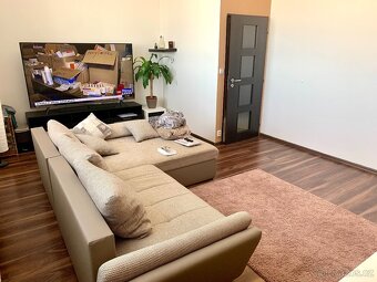 2kk 63m2 Milovice, parkovani - 4