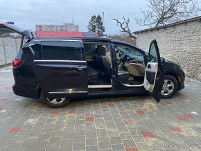 Chrysler Pacifica - 4