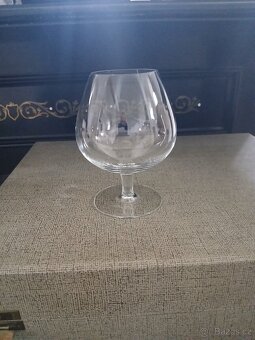 Prodám dárkovou sadu 6 velmi tenkých skleniček na koňak. Vyr - 4