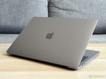 13" MacBook Pro (2020) Core i7 - TOP STAV, POUZE 44 CYKLŮ - 4