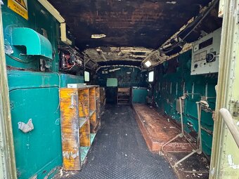 ZIL-131 SKŘÍŇOVÁ NÁSTAVBA HLINÍK obytná / sklad na nářadí - 4