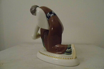 KPM - Berlínský svatební průvod Adolfa Amberga, klečící ture - 4