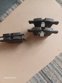 Prodám brzdové kotouče přední s brzdovými destičkami Brembo - 4