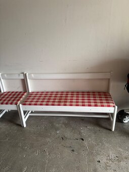 PRODÁM DVĚ LAVICE A DVĚ ŽIDLE -MASIV - 4