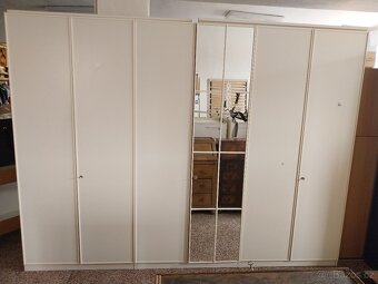 Velká bílá šatní skříň - 4