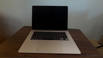 MacBook Air 15" M2 8/512 hvězdně bílý jako nový - 4