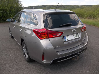 Toyota Auris 1,6 Kombi, r.v. 06/2015, najeto jen 103tkm - 4