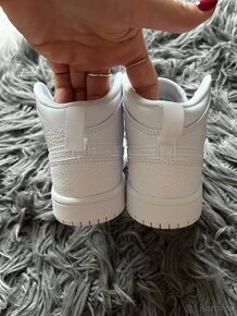 Nike Air Jordan 29,5 bílé kožené kotníkové. - 4