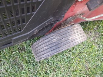 Benzínová sekačka s pojezdem Briggs a Stratton Raser - 4