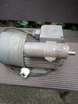 Prodej motoru na 220V - 4