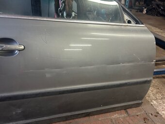 VW Passat B5.5 - pravé přední dveře - 4
