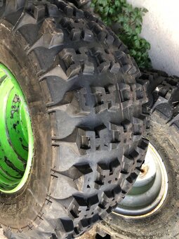 Ráfky zadní 4x110 pneu SUNF 22x10-10 rok staré - 4