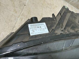 Světlomet Škoda Superb 3  3V1 941 015 B  LP - 4