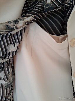 Světlý atypický letní kostým - 4