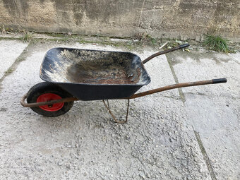Stavební kolečko ruční starší za 600 kč - 4