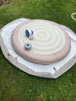 Vířivý bazén - 4