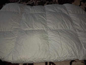 Přehoz na postel, deky, polštářky, rohož za postel a jiné - 4