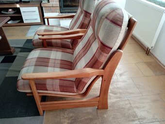 Robustní pohovka a 2 křesla - 4